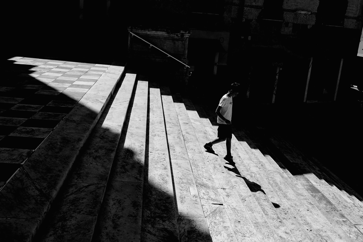 Marches dans la lumière oblique — Light as Structure